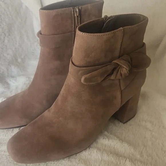 NOWT Bella Vita Tan Suede Ankle Booties - Picture 2 of 8